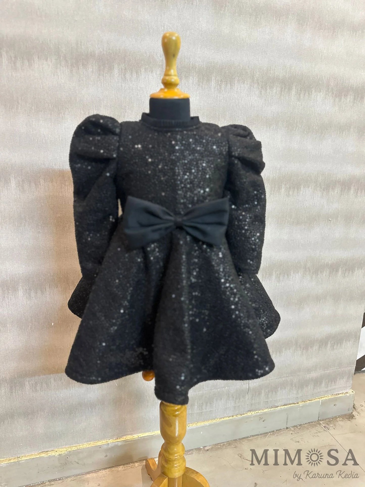 Sequince B-day dress with big bow and soft comfy lining