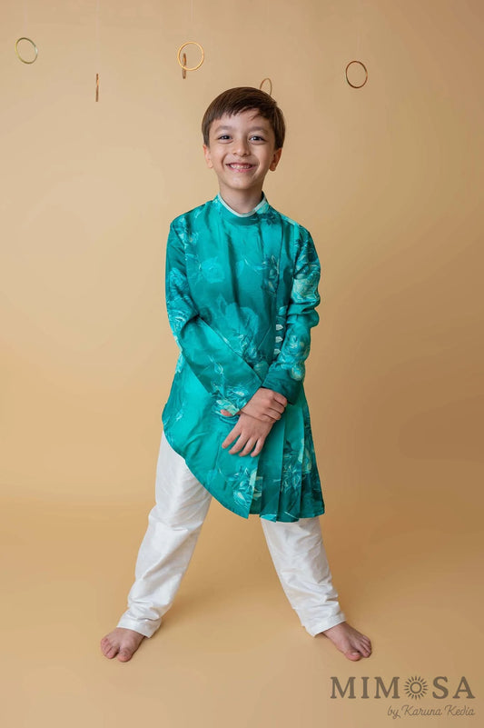 Asymmetrical pleated kurta with side opening