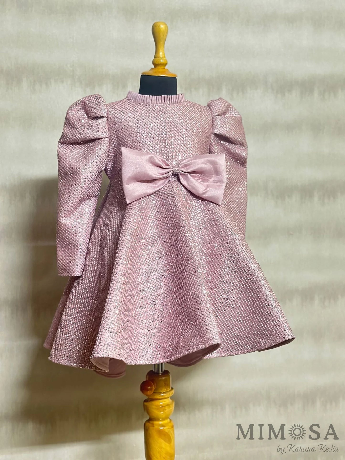 Sequince B-day dress with big bow and soft comfy lining